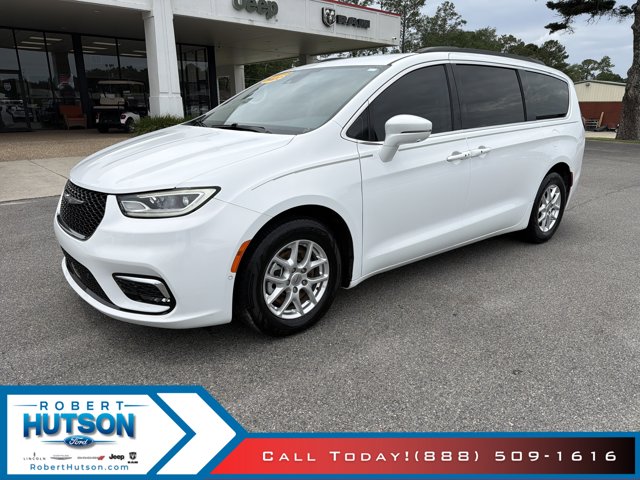 2022 Chrysler Pacifica Touring L's photo
