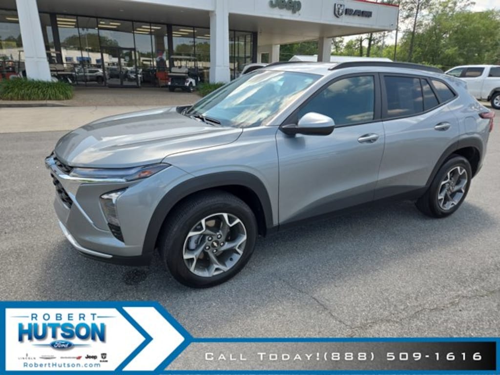 Used 2025 Chevrolet Trax LT SUV
