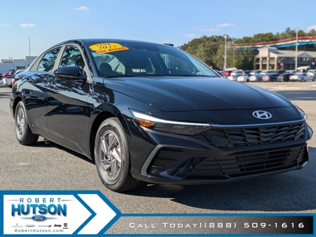 Used 2025 Hyundai Elantra SE Sedan