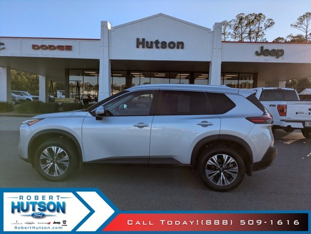 2023 Nissan Rogue SV's photo