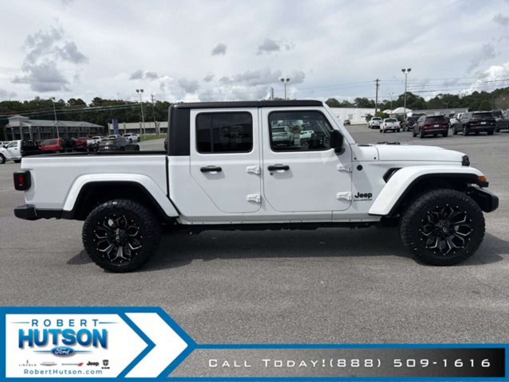 New 2024 Jeep Gladiator Sport S Pickup