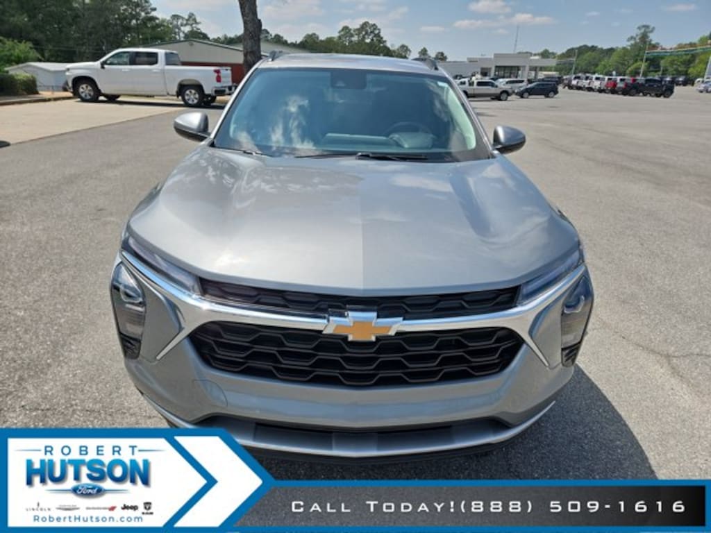 Used 2025 Chevrolet Trax LT SUV
