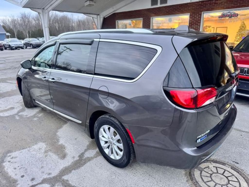 Used 2018 Chrysler Pacifica Touring L Van