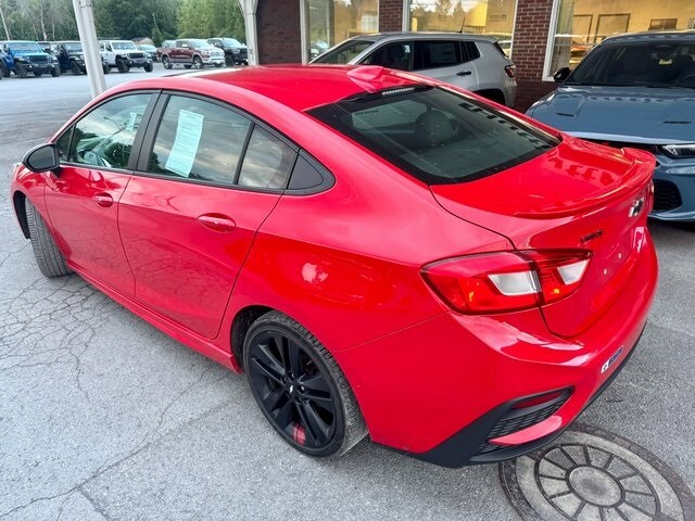 2018 Chevrolet Cruze LT photo 2