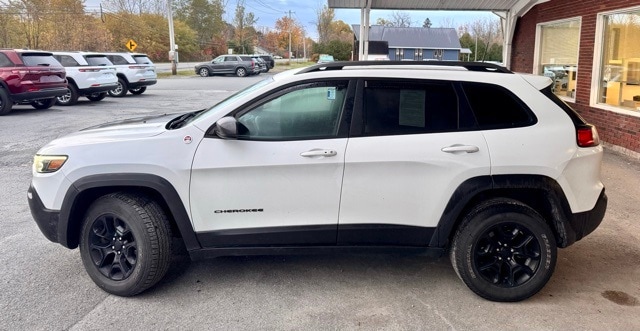 Used 2019 Jeep Cherokee Trailhawk with VIN 1C4PJMBXXKD261211 for sale in Plattsburgh, NY