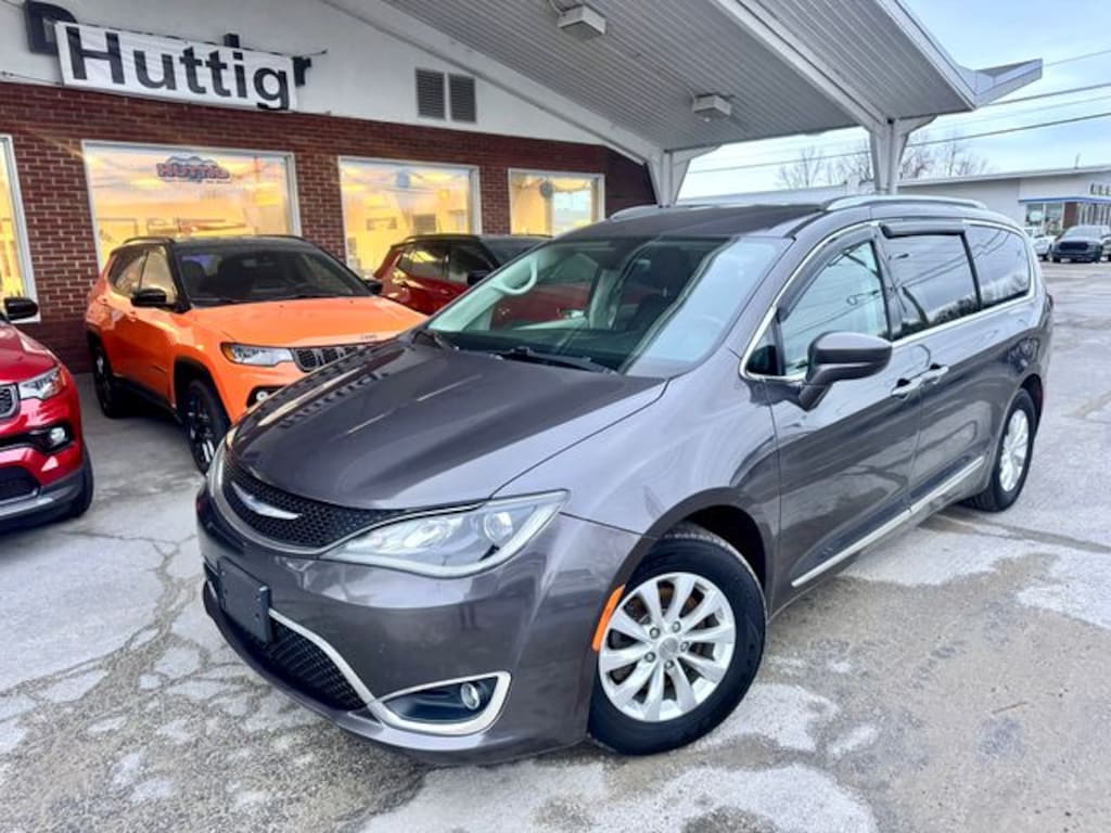 Used 2018 Chrysler Pacifica Touring L Van