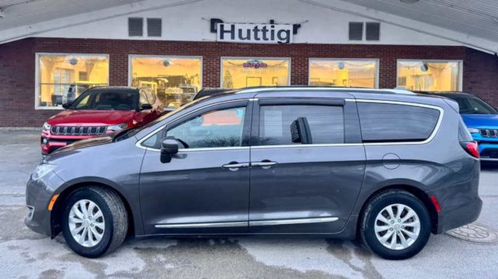 Used 2018 Chrysler Pacifica Touring L Van