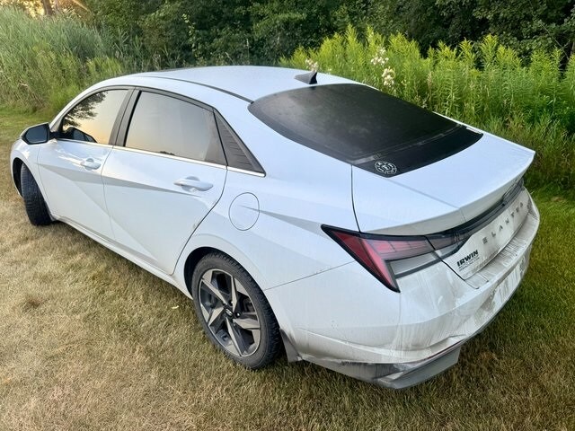 2022 Hyundai Elantra Hybrid Limited photo 2