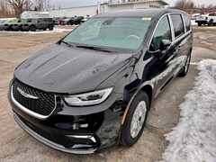 2026 Chrysler Pacifica SELECT AWD Passenger Van