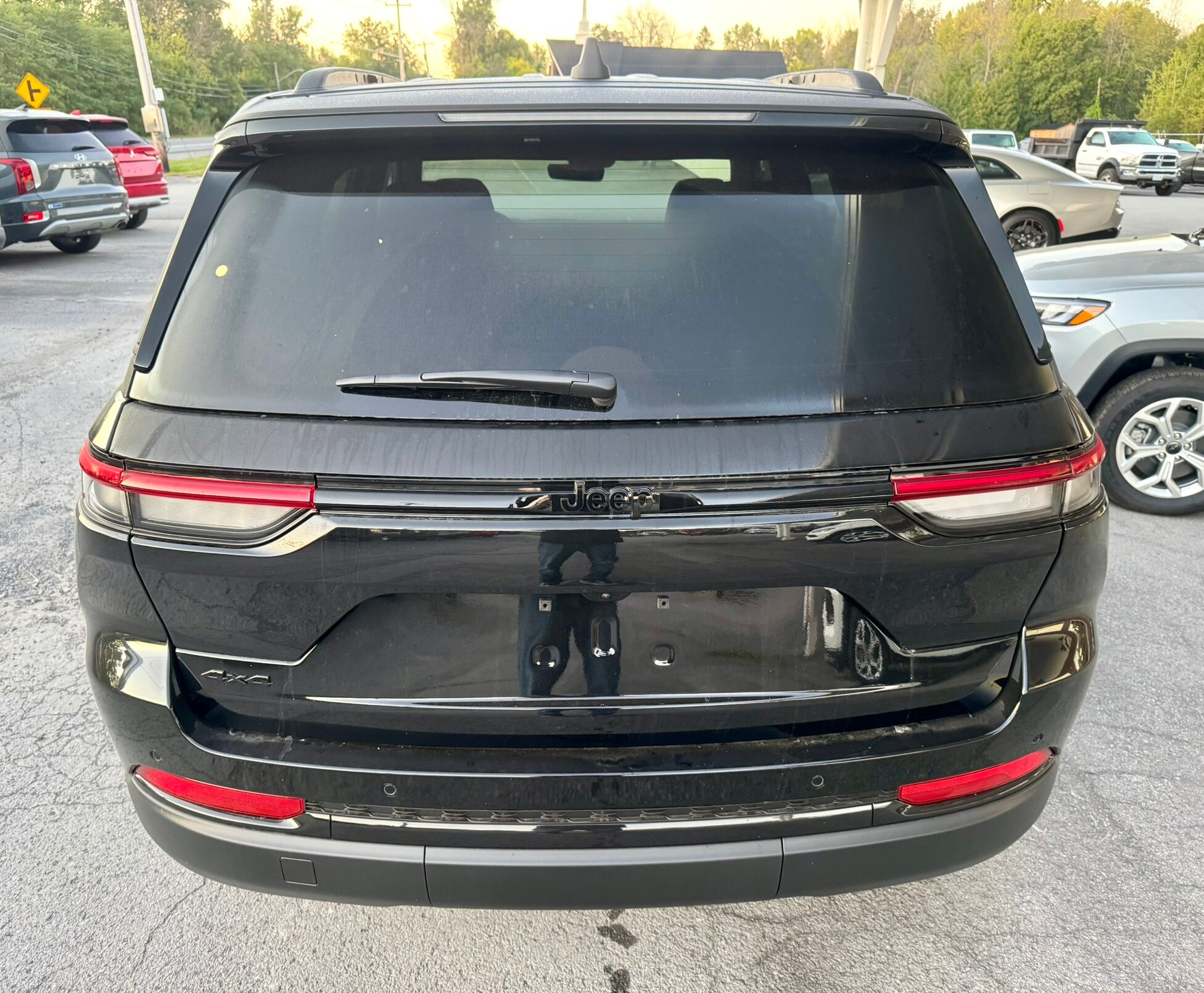 2025 Jeep Grand Cherokee Altitude photo 3