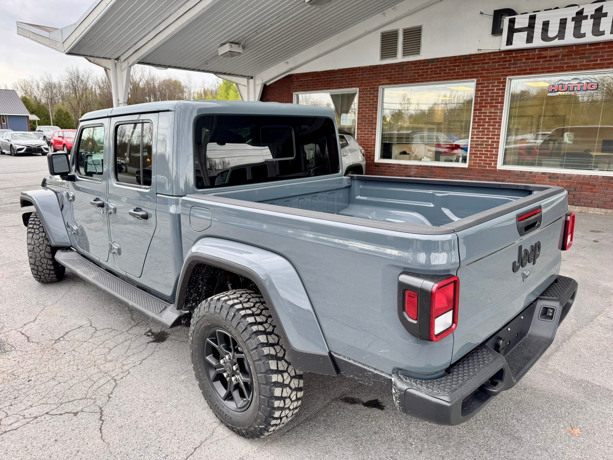 View vehicle photo 2