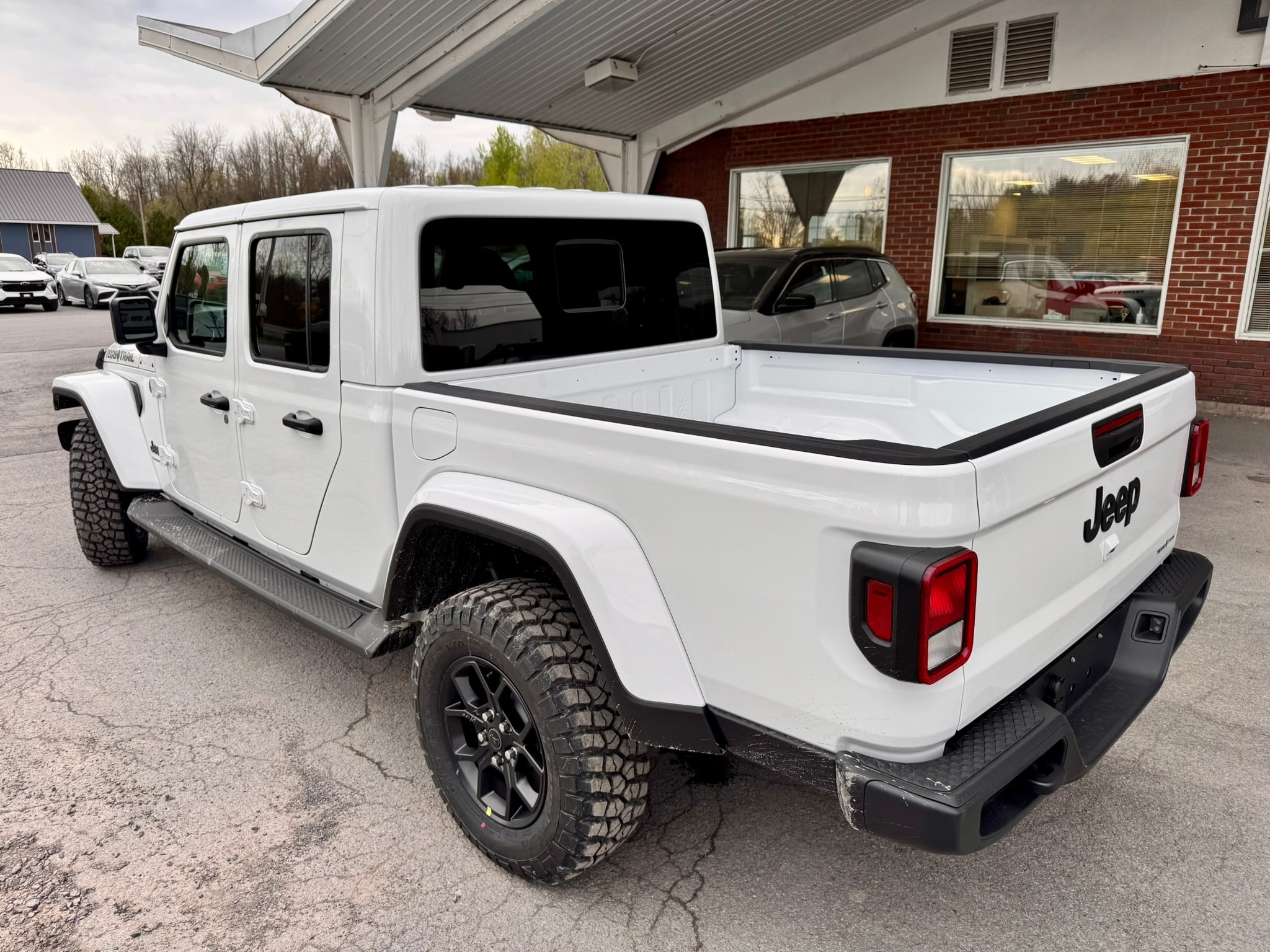 View vehicle photo 2