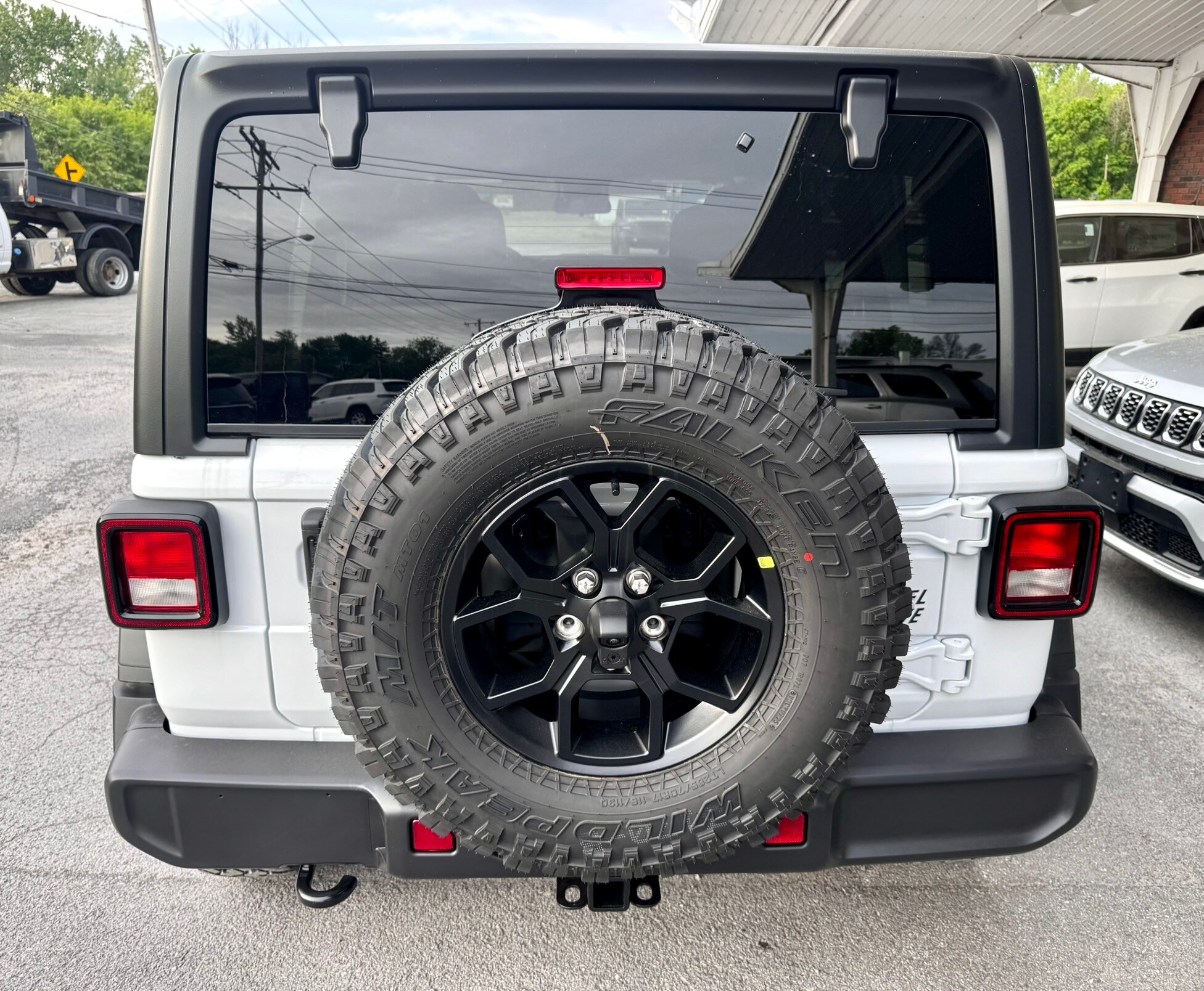 2025 Jeep Wrangler Willys photo 4