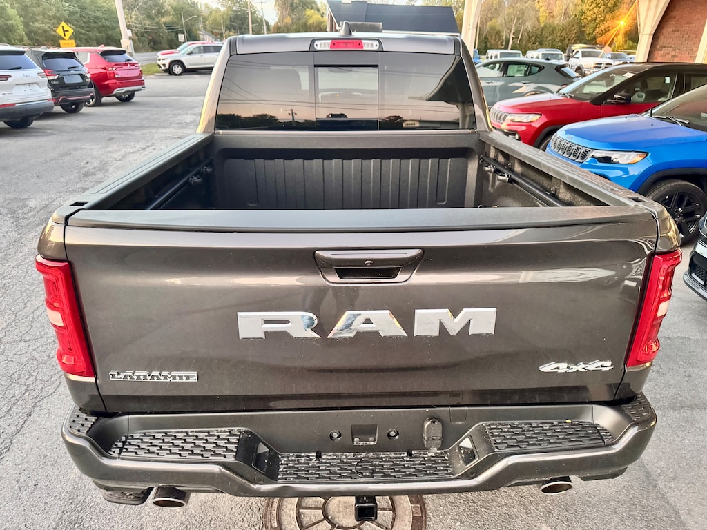 New 2026 Ram 1500 LARAMIE CREW CAB 4X4 5'7 BOX Pickup