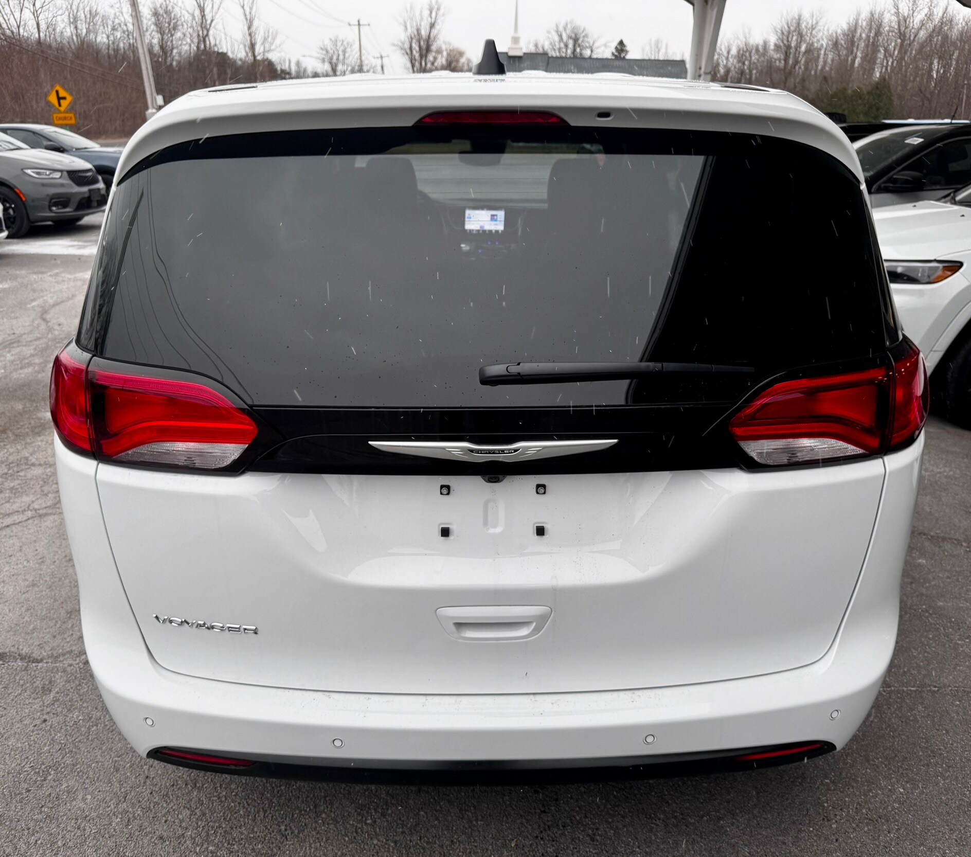 2025 Chrysler Voyager LX photo 4