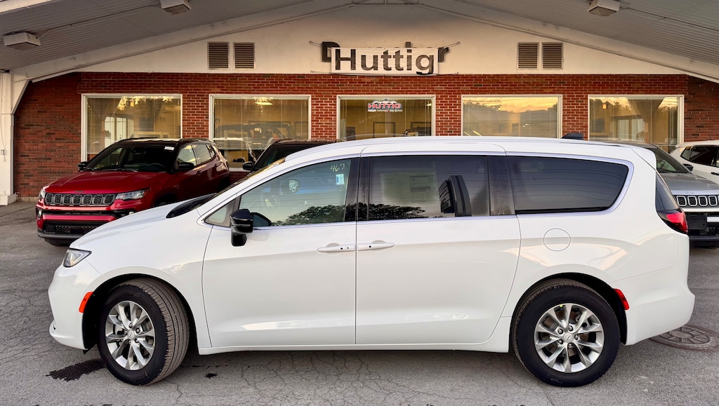 New 2026 Chrysler Pacifica SELECT AWD Passenger Van