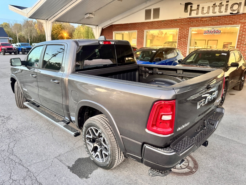 New 2026 Ram 1500 LARAMIE CREW CAB 4X4 5'7 BOX Pickup