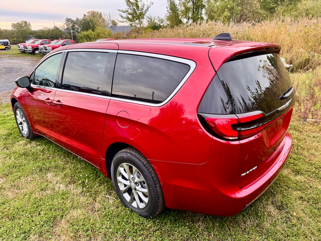 New 2026 Chrysler Pacifica SELECT AWD Passenger Van