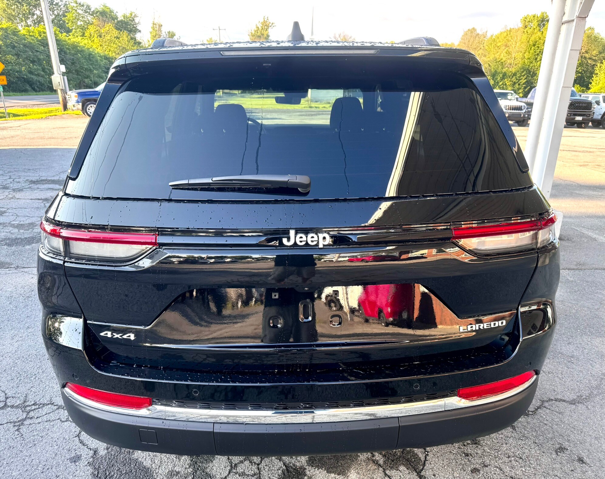 2025 Jeep Grand Cherokee Laredo photo 4