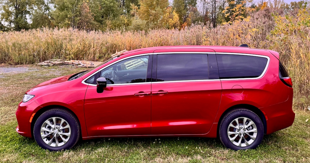 New 2026 Chrysler Pacifica SELECT AWD Passenger Van