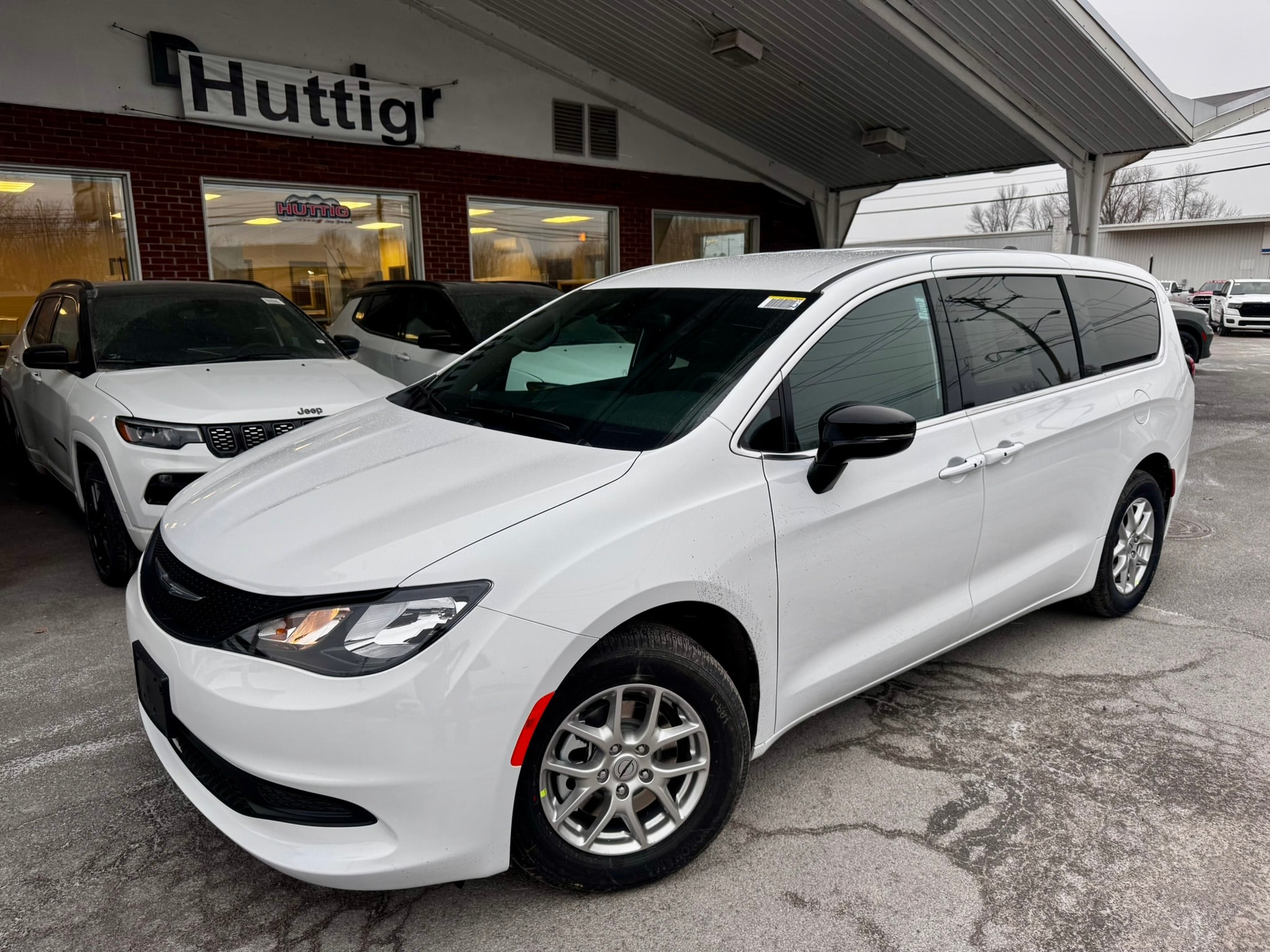 2025 Chrysler Voyager LX's photo