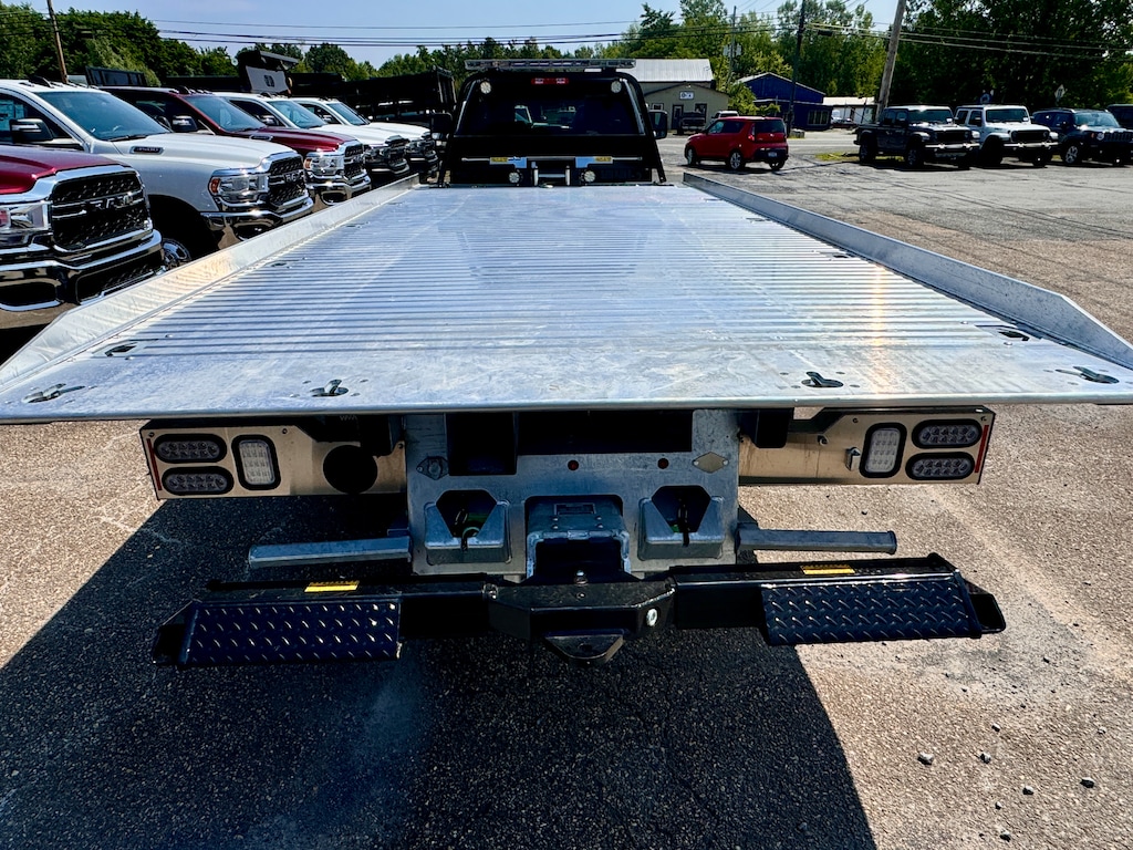 New 2024 Ram 5500 Chassis Cab 5500 SLT CHASSIS REGULAR CAB 4X4 120' CA Pickup