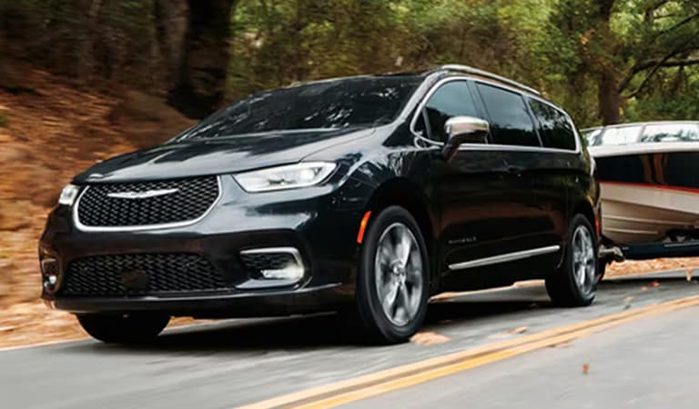 New 2025 Chrysler Pacifica Plattsburgh New York