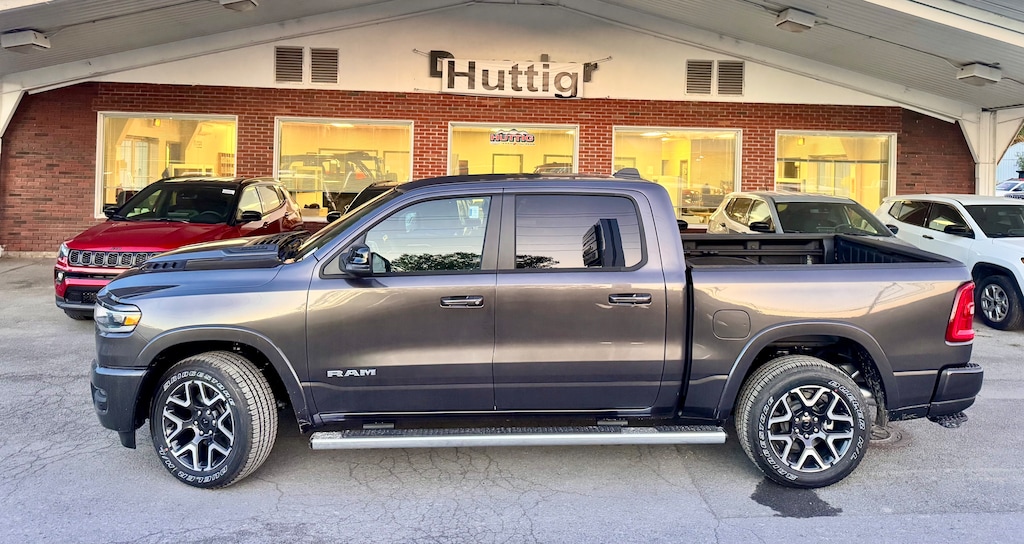 New 2026 Ram 1500 LARAMIE CREW CAB 4X4 5'7 BOX Pickup