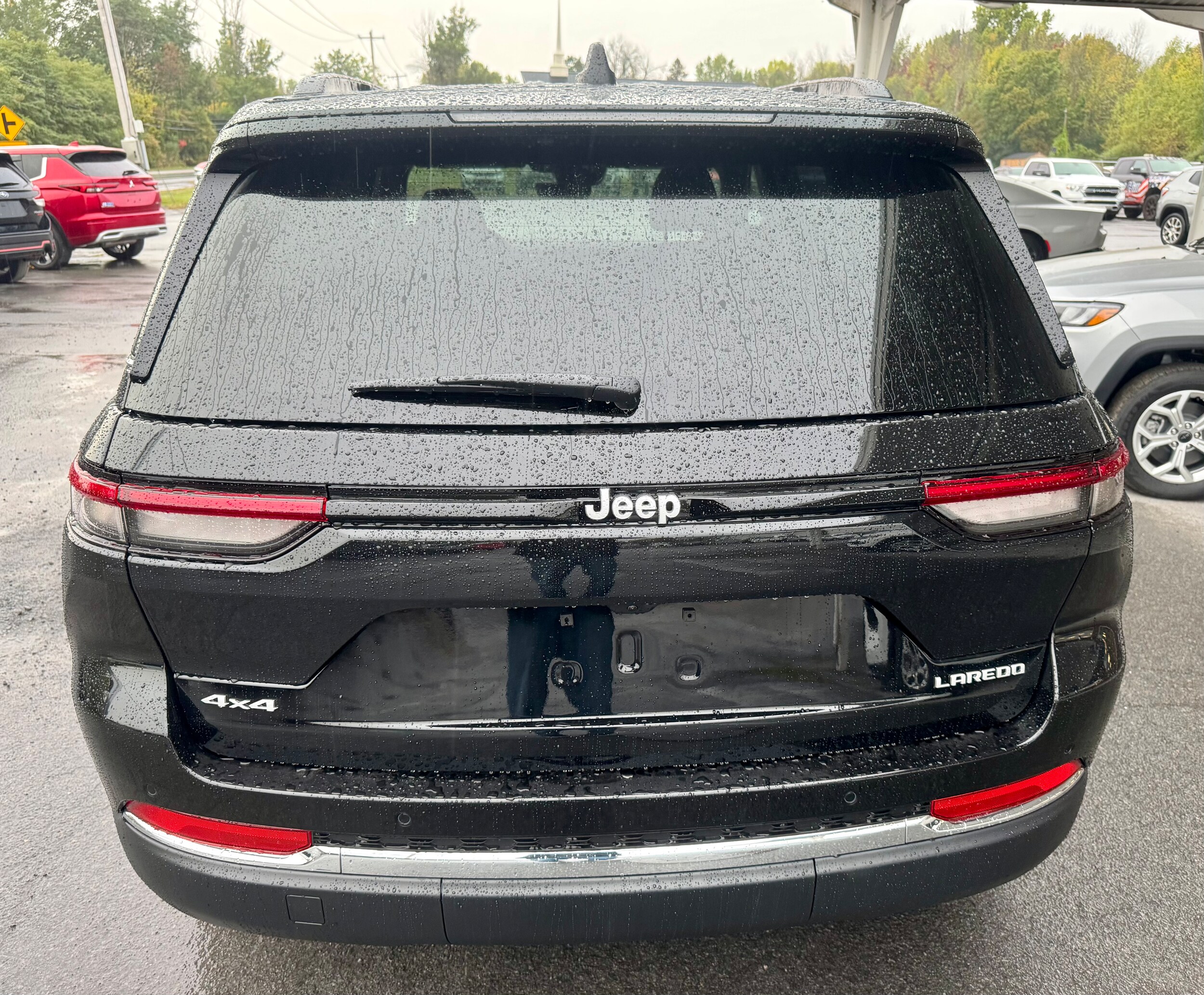 2025 Jeep Grand Cherokee Laredo photo 3