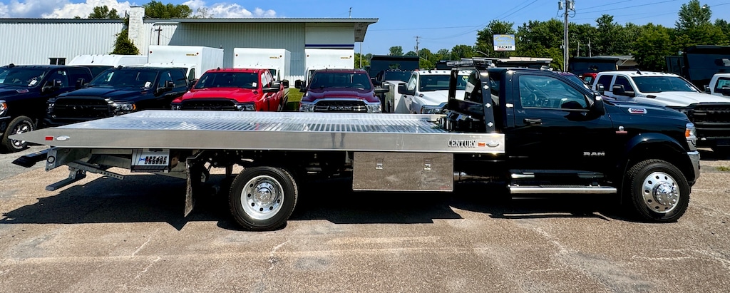 New 2024 Ram 5500 Chassis Cab 5500 SLT CHASSIS REGULAR CAB 4X4 120' CA Pickup