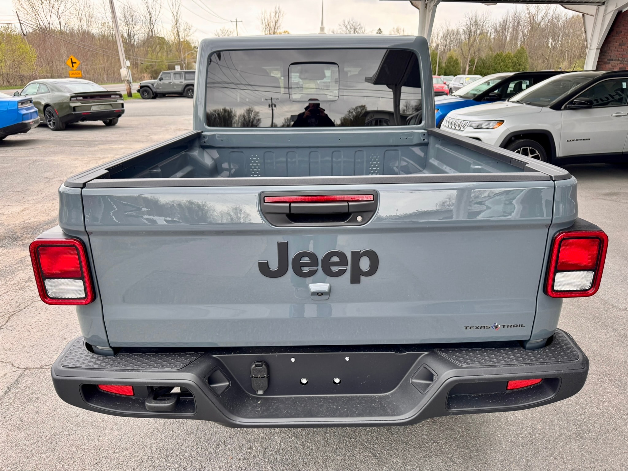 View vehicle photo 3