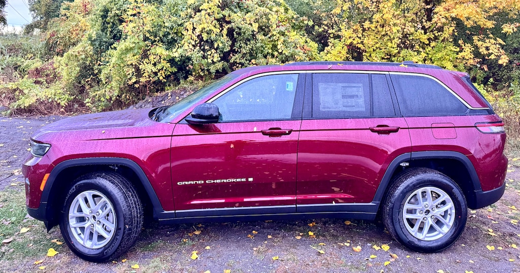 New 2025 Jeep Grand Cherokee LAREDO X 4X4 Sport Utility