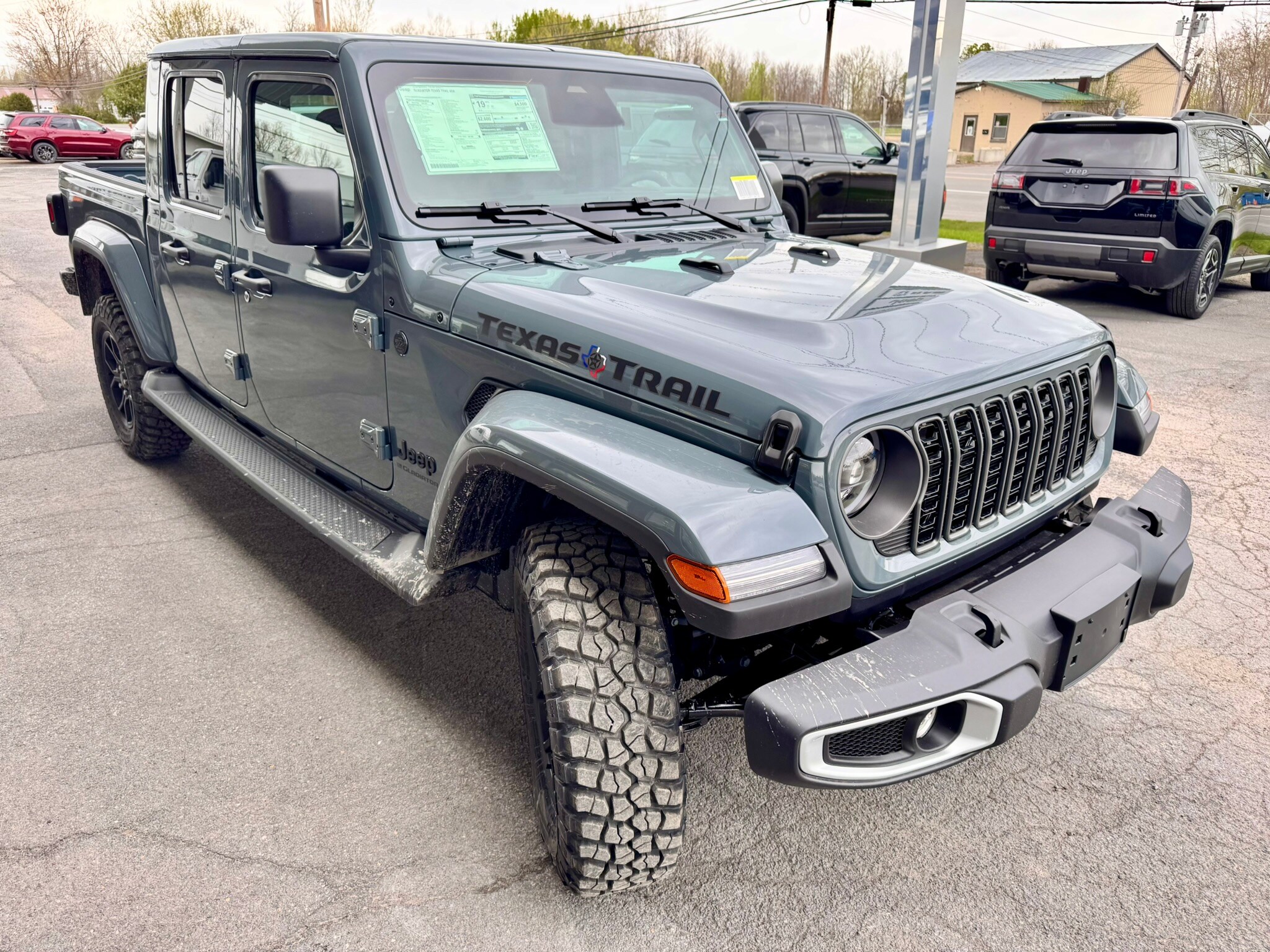 View vehicle photo 5
