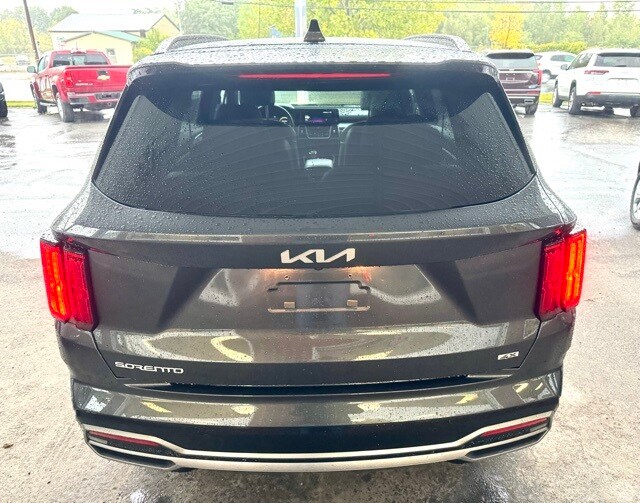 2023 Kia Sorento SX photo 2