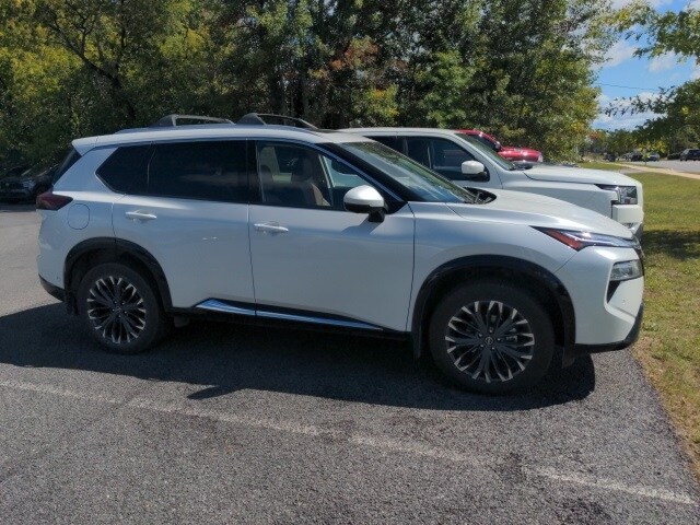 2025 Nissan Rogue Platinum photo 3