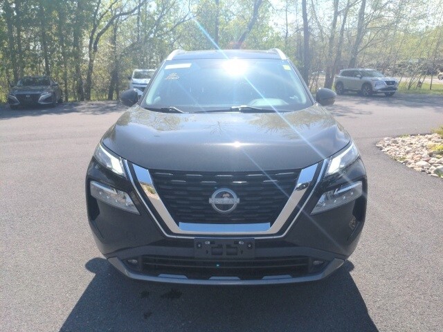 2022 Nissan Rogue SL photo 2