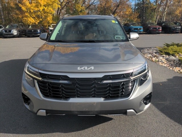 2024 Kia Seltos EX photo 2