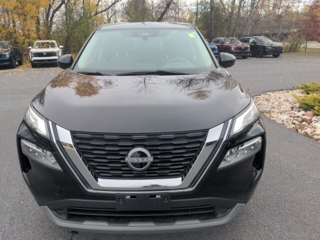 2023 Nissan Rogue SV photo 2