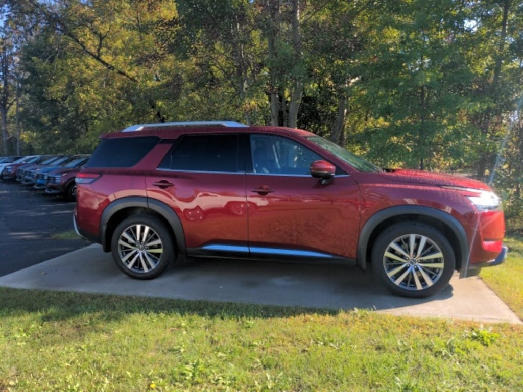 Used 2022 Nissan Pathfinder Platinum SUV