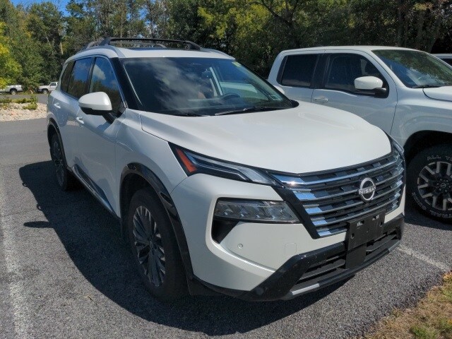 2025 Nissan Rogue Platinum photo 2