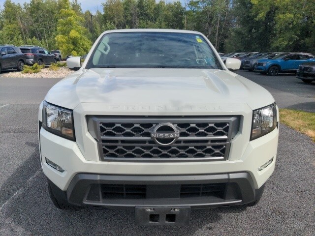 2022 Nissan Frontier SV photo 2