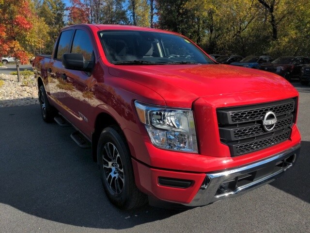 2024 Nissan Titan SV photo 2
