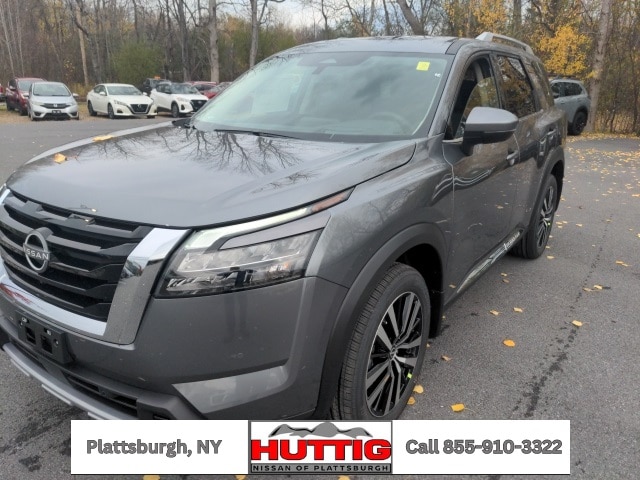 2025 Nissan Pathfinder Platinum's photo