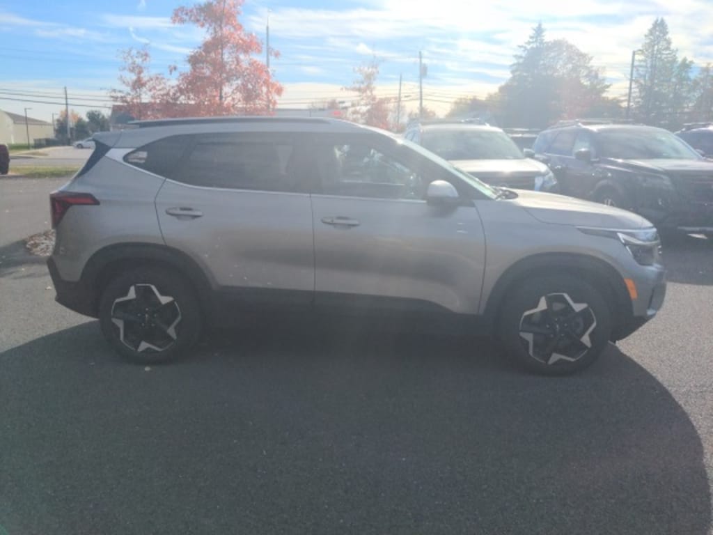 Used 2024 Kia Seltos EX SUV