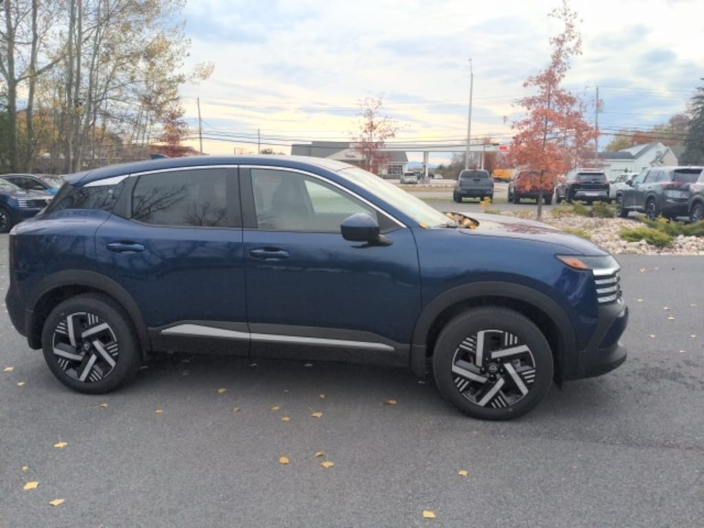 New 2025 Nissan Kicks SV SUV