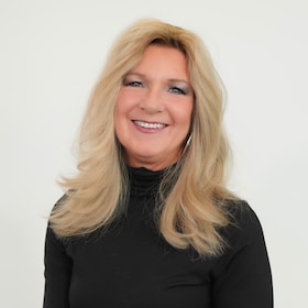 Staff member Julie Huttig from d34dd10b7986