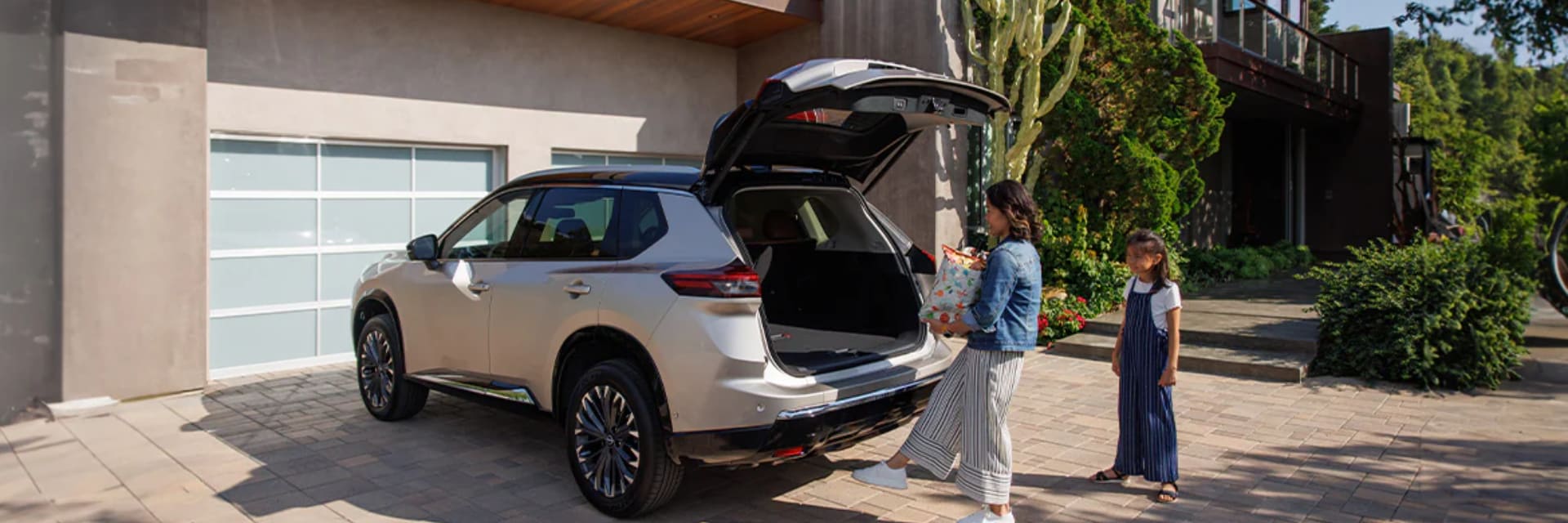 Nissan%20Rogue%20vs%20Toyota%20RAV%204%20(5).png