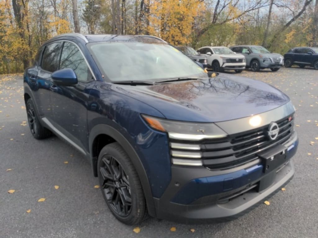 New 2025 Nissan Kicks SR SUV