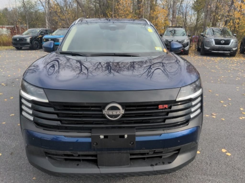 New 2025 Nissan Kicks SR SUV