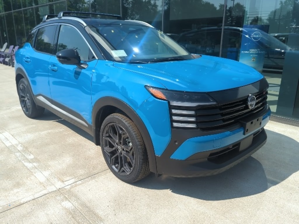 New 2025 Nissan Kicks SR SUV